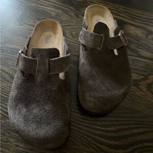 Birkenstock (Mocha) Dark Brown Suede Men's Clogs